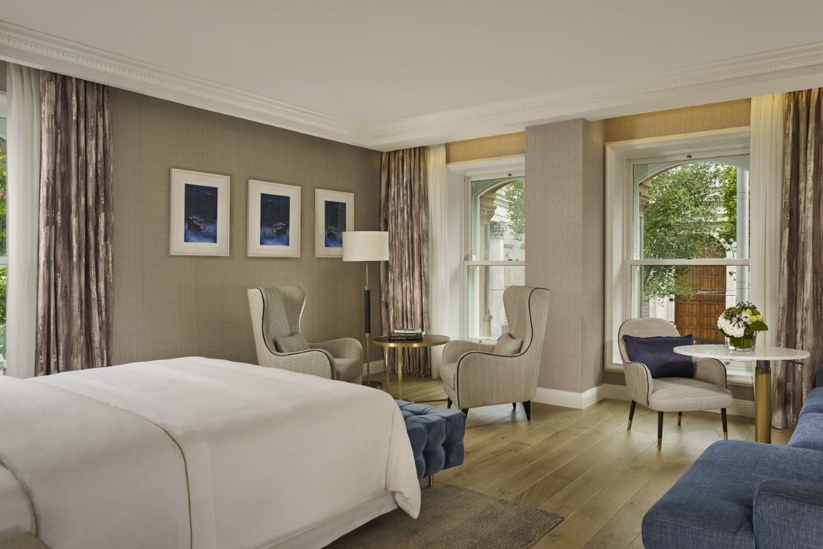 Large suite with adjoining living space in The College Green Hotel Dublin