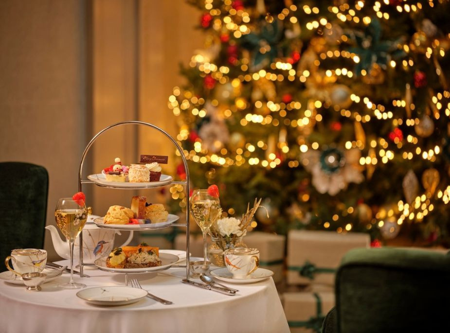 Festive Atrium Lounge