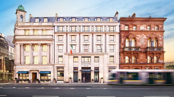 Junior suite green leaves the college green hotel dublin The College Green Hotel