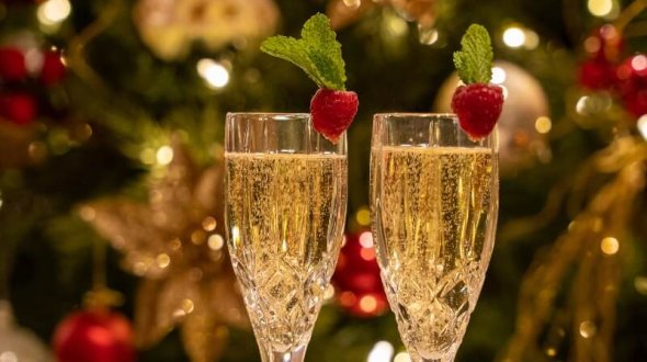 Christmas champagne by the tree the college green hotel dublin The College Green Hotel